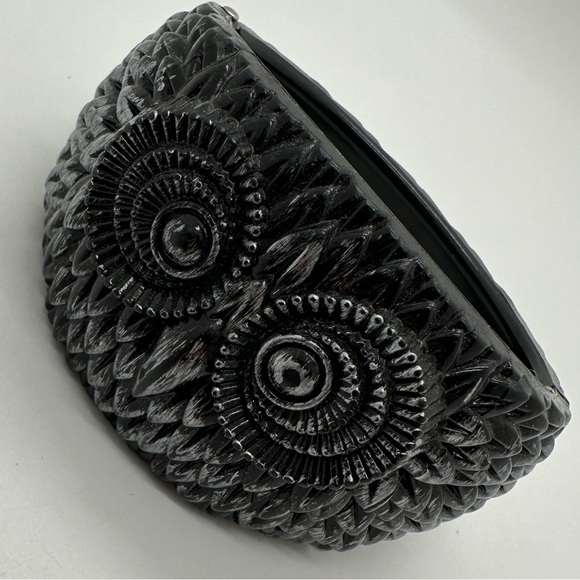 Plastic silver and black colors owl hinge bangle bracelet - Picture 2 of 7